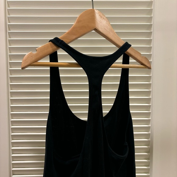 ✨ BLACK RACERBACK TANK ✨ - Picture 6 of 8